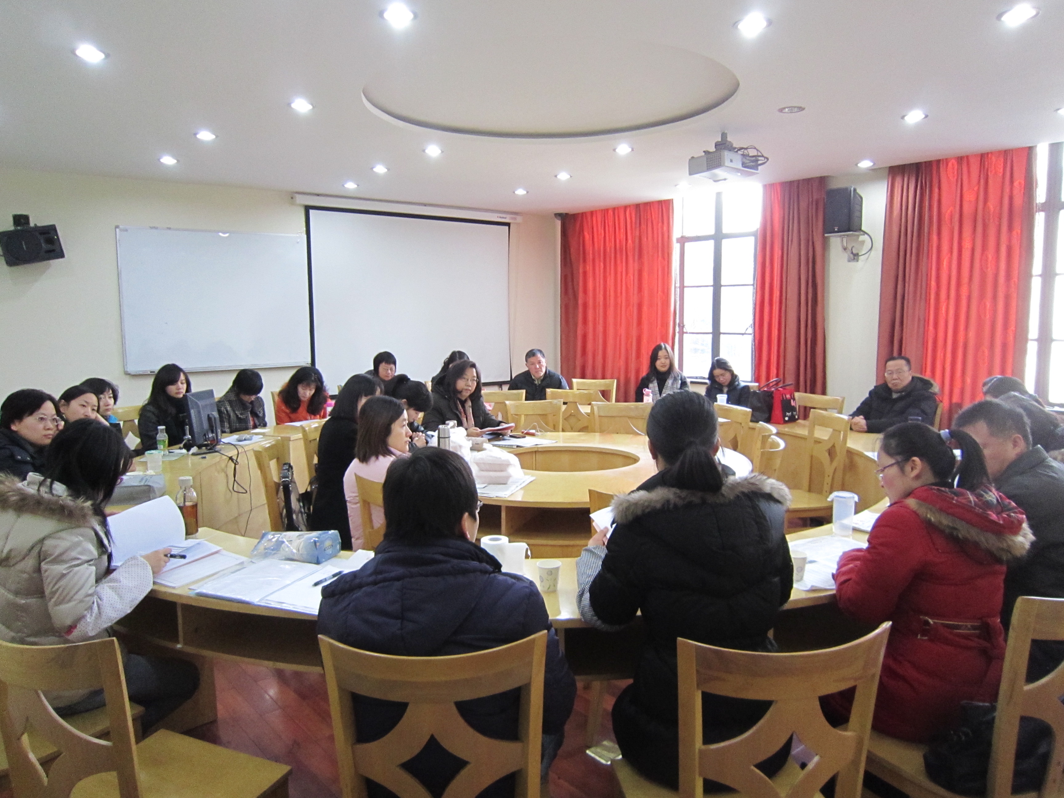新葡萄官网AMG班导师一同探讨工作